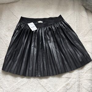 NWT: girls 10 Crewcuts Black Pleated Faux Leather Skirt 💕🤩💕